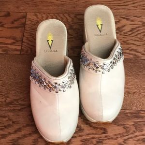 Volatile beige shoes